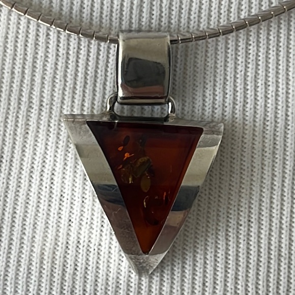 Gorgeous Vtg modernistic triangle Amber .925 sterling silver pendant 9.7g - Picture 4 of 11